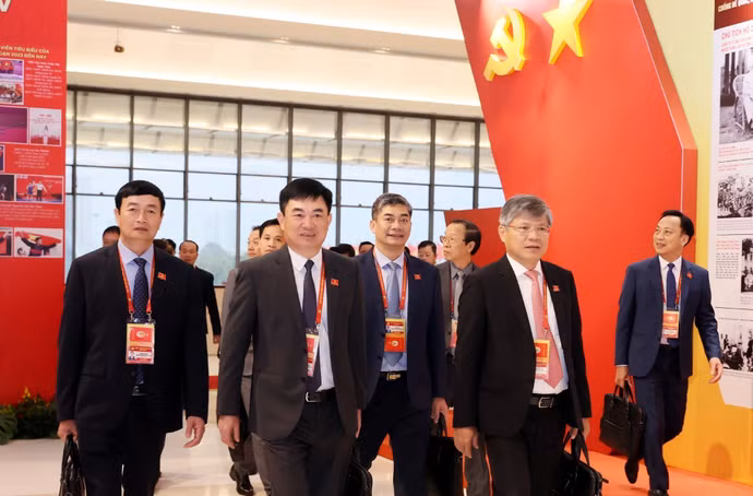 vna-potal-dai-hoi-dang-xiv-phien-thao-luan-tai-hoi-truong-ve-cac-van-kien-dai-hoi-8542540.jpg