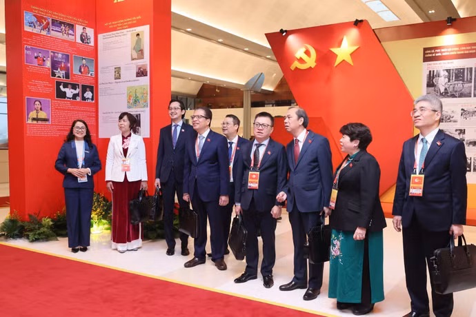 vna-potal-dai-hoi-dang-xiv-phien-thao-luan-tai-hoi-truong-ve-cac-van-kien-dai-hoi-8542535.jpg