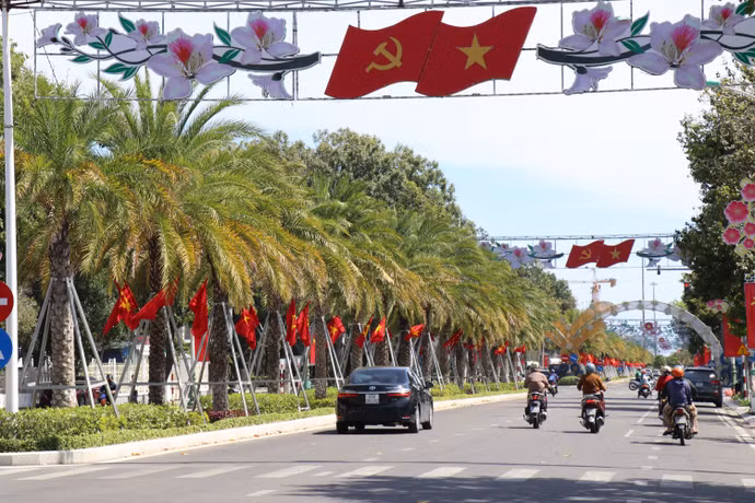 vna-potal-khanh-hoa-ruc-ro-co-hoa-chao-mung-dai-hoi-xiv-cua-dang-8535699.jpg