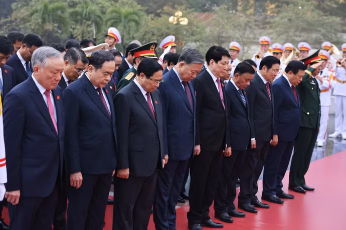 vna-potal-dai-hoi-dang-xiv-lanh-dao-dang-nha-nuoc-dat-vong-hoa-tai-dai-tuong-niem-cac-anh-hung-liet-si-8537575.jpg