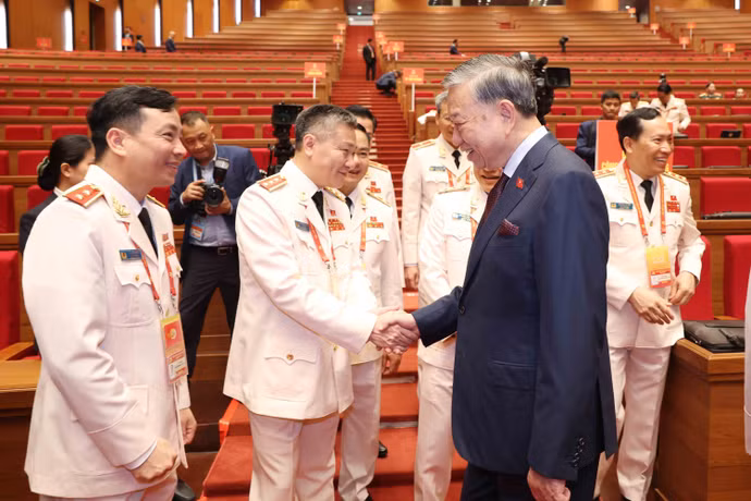 vna-potal-lanh-dao-dang-nha-nuoc-du-phien-hop-tru-bi-dai-hoi-xiv-cua-dang-8537681.jpg