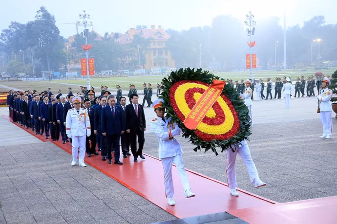 vna-potal-dai-bieu-du-dai-hoi-xiv-cua-dang-vao-lang-vieng-chu-tich-ho-chi-minh-8537650.jpg