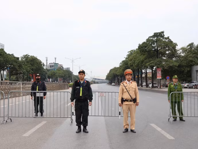 vna-potal-ha-noi-bao-dam-trat-tu-an-toan-giao-thong-phuc-vu-so-duyet-dien-tap-phuong-an-bao-ve-dai-hoi-xiv-cua-dang-8513926.jpg