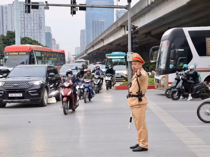 vna-potal-ha-noi-bao-dam-trat-tu-an-toan-giao-thong-phuc-vu-so-duyet-dien-tap-phuong-an-bao-ve-dai-hoi-xiv-cua-dang-8513927.jpg