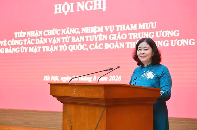 Đồng chí Bùi Thị Minh Hoài phát biểu ý kiến tại hội nghị. (Ảnh: MINH ĐỨC)