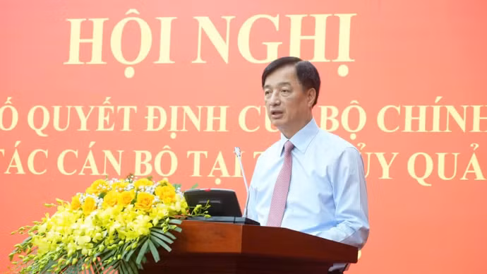 Đồng chí Nguyễn Duy Ngọc phát biểu giao nhiệm vụ cho các đồng chí Bí thư và Phó Bí thư Tỉnh ủy Quảng Trị. (Ảnh: HG)
