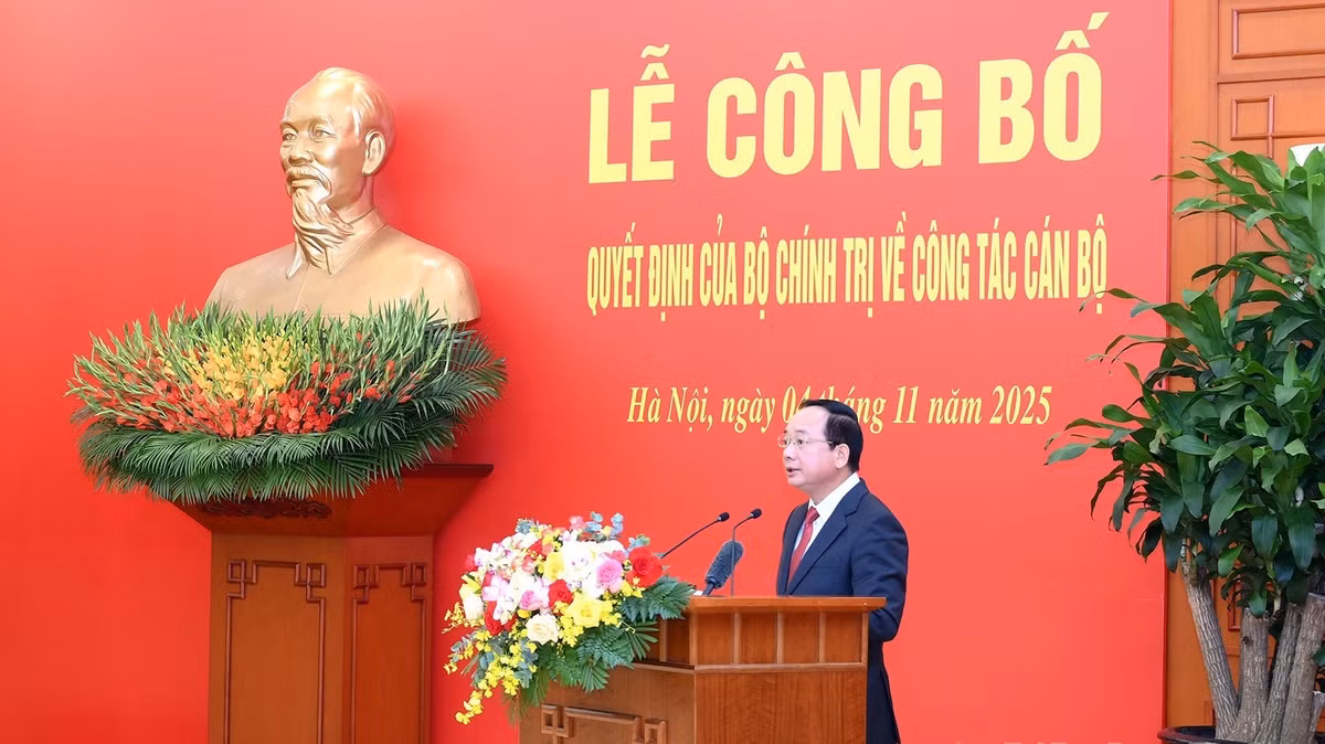 Trưởng Ban Tuyên giáo và Dân vận Trung ương Trịnh Văn Quyết phát biểu nhận nhiệm vụ. (Ảnh: ĐĂNG KHOA)