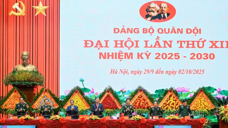 Đoàn Chủ tịch Đại hội đại biểu Đảng bộ Quân đội lần thứ XII. (Ảnh: DUY LINH)