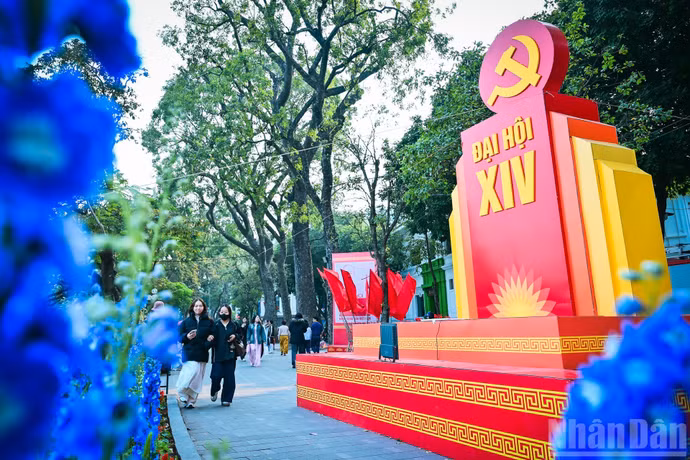 Thủ đô Hà Nội rực rỡ chào đón sự kiện chính trị có ý nghĩa đặc biệt quan trọng.