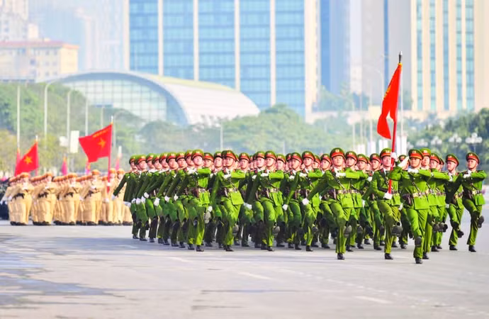 Các đơn vị của Công an thành phố Hà Nội tham gia diễu hành tại Lễ xuất quân và diễn tập phương án bảo đảm an ninh, trật tự Đại hội đại biểu toàn quốc lần thứ XIV của Đảng. (Ảnh THẾ ĐẠI)