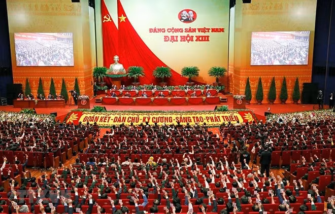 anh-to-cac-dai-bieu-bieu-quyet-thong-qua-nghi-quyet-dai-hoi-xiii-cua-dang-anh-ttxvn.jpg