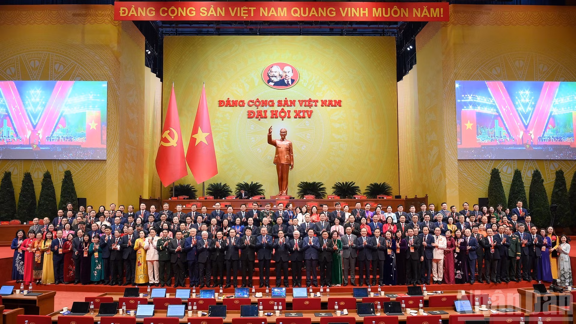 [Ảnh] Các đoàn đại biểu làm việc tại phiên thảo luận ở hội trường về các Văn kiện Đại hội ngày 21/1