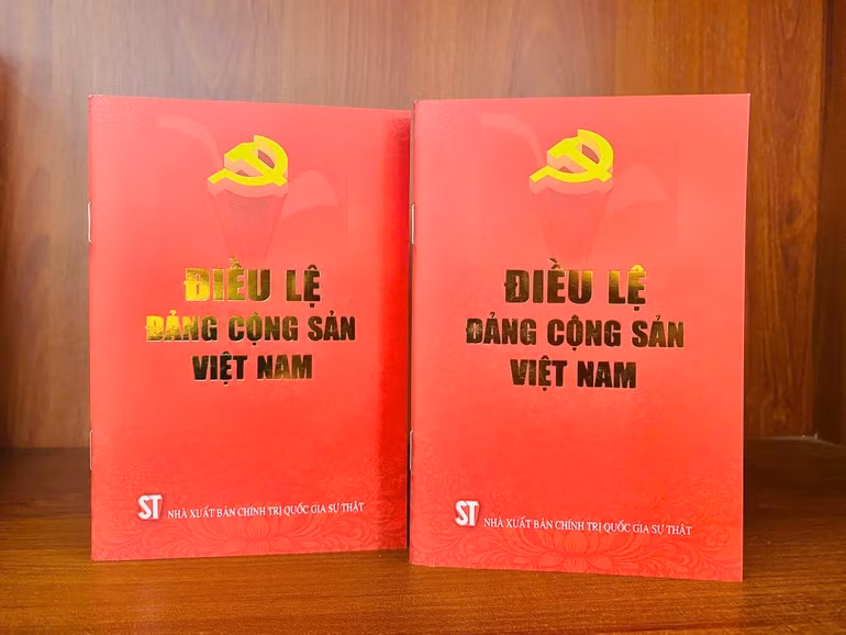 Cuốn sách "Điều lệ Đảng Cộng sản Việt Nam".