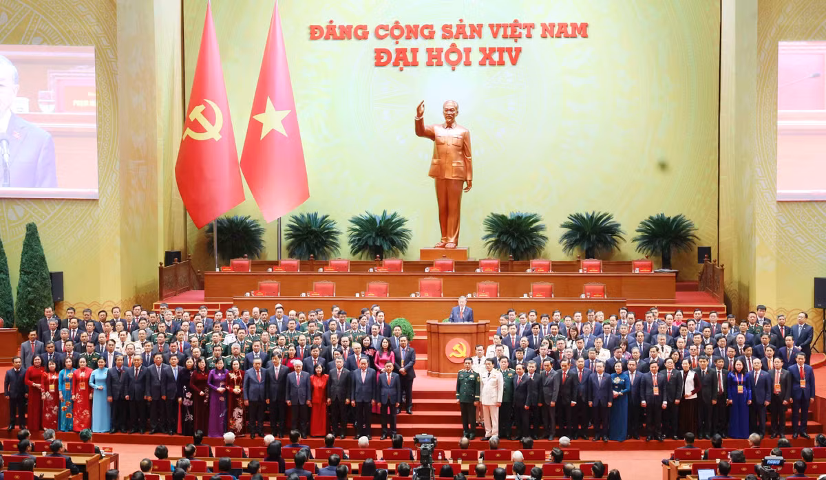 Ban Chấp hành Trung ương khóa XIV ra mắt Đại hội.