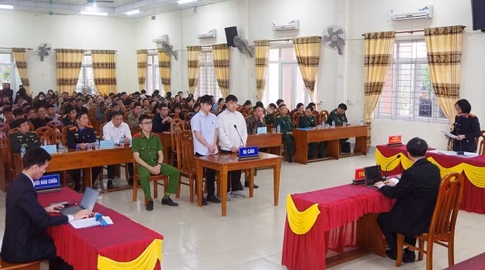 phien-toa-gia-dinh-chong-khai-thac-iuu.jpg