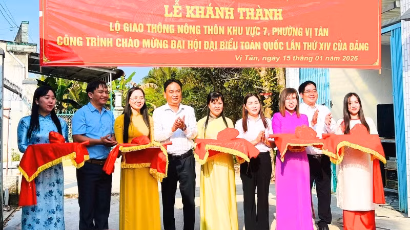 Phường Vị Tân khánh thành lộ giao thông nông thôn.