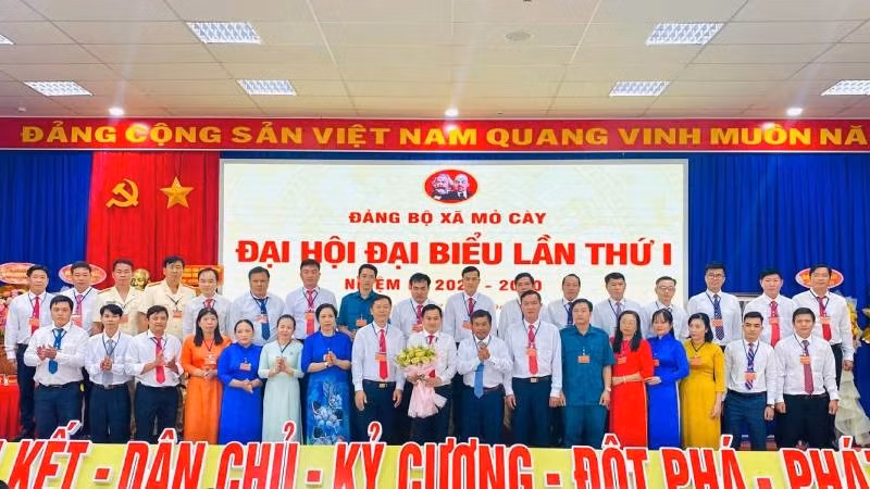 Đại hội đại biểu Đảng bộ xã Mỏ Cày đề ra mục tiêu phát triển kinh tế nhanh, bền vững.