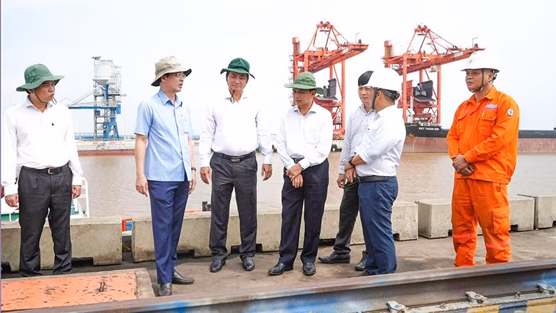 Lãnh đạo Tỉnh ủy, Ủy ban nhân dân tỉnh Vĩnh Long khảo sát, làm việc tại các công trình, dự án trọng điểm và các công ty trên địa bàn tỉnh.