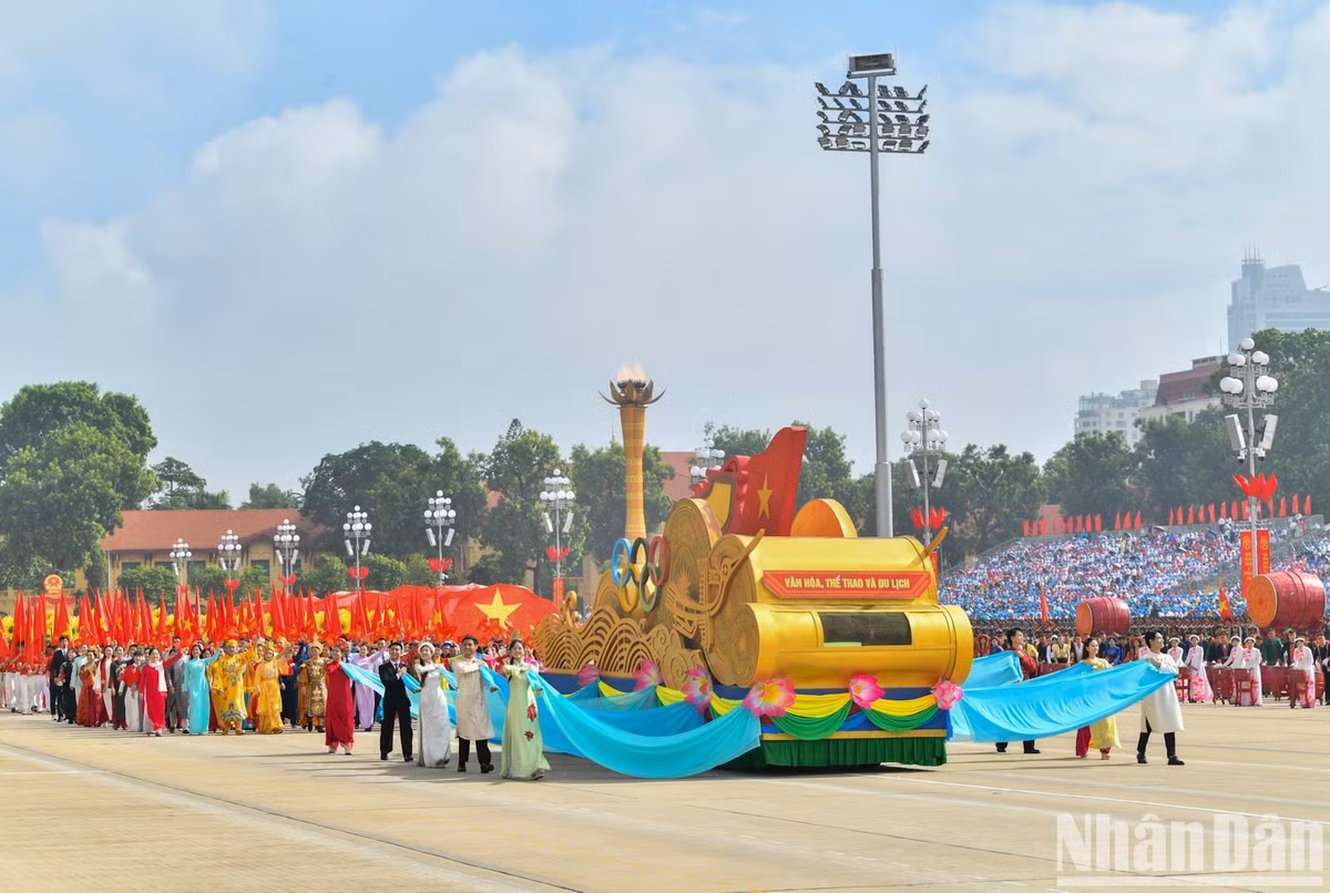 Diễu hành trong Lễ kỷ niệm 80 năm Quốc khánh 2/9.
