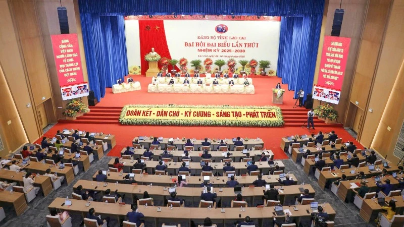 Quang cảnh phiên bế mạc Đại hội đại biểu Đảng bộ tỉnh Lào Cai lần thứ I, nhiệm kỳ 2025-2030.
