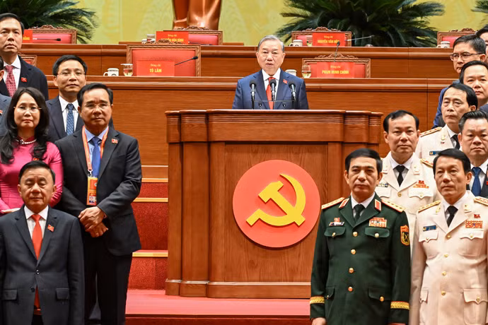 Thay mặt Ban Chấp hành Trung ương Đảng khóa XIV, Tổng Bí thư Tô Lâm phát biểu, bày tỏ lòng biết ơn sâu sắc trước sự tin tưởng và tín nhiệm của toàn thể Đại hội, đây là vinh dự và trách nhiệm lớn trước Đảng, trước Nhân dân; khẳng định sẽ nỗ lực hết mình, toàn tâm, toàn lực để phục vụ sự nghiệp cao cả của Đảng, của Cách mạng, của Nhân dân.