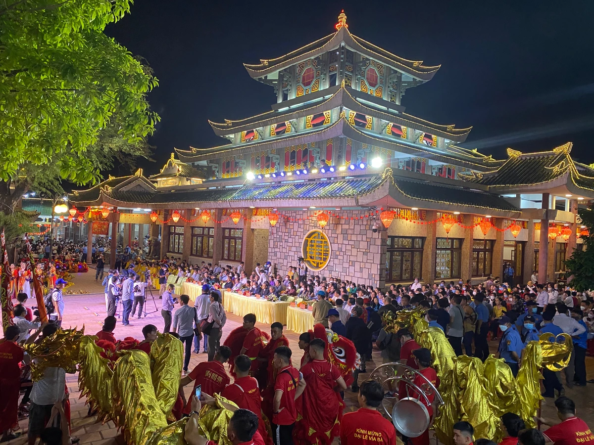 Lễ hội vía Bà Chúa Xứ núi Sam là lễ hội văn hóa tâm linh lớn nhất vùng Đồng bằng sông Cửu Long