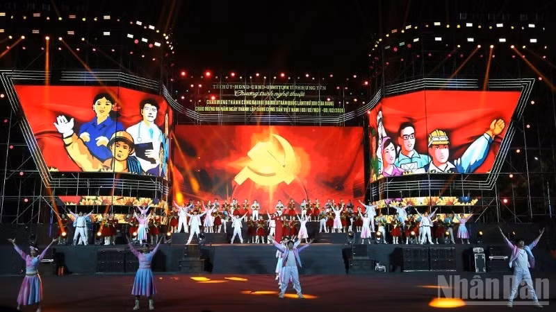 Chương trình nghệ thuật đặc biệt của tỉnh Hưng Yên được đầu tư kỹ lưỡng, mang hơi thở cuộc sống và niềm tin son sắt vào sự lãnh đạo của Đảng.