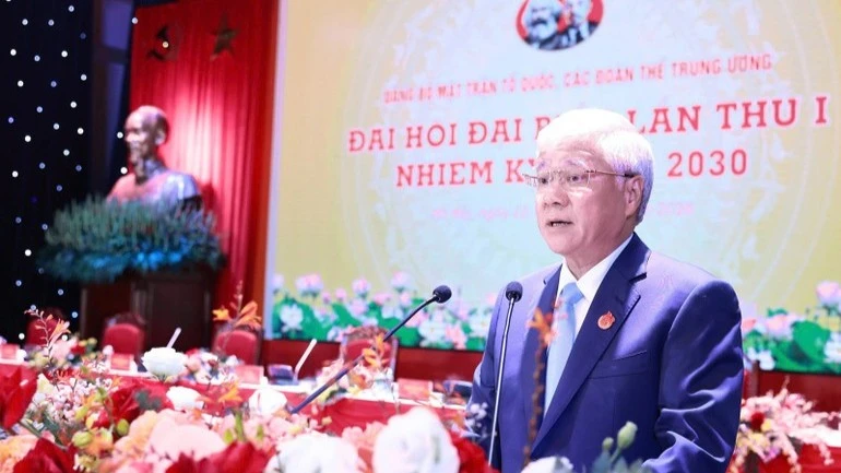 Do Van Chien, miembro del Buró Político del PCV y presidente del Comité Central del Frente de la Patria del país, habla en el evento. (Foto: Nhan Dan)