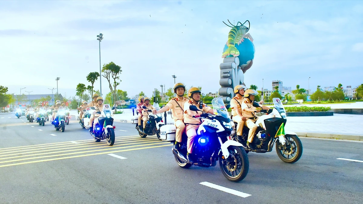 Lực lượng Cảnh sát giao thông Cà Mau ra quân bảo vệ an toàn các mục tiêu quan trọng tại địa phương.