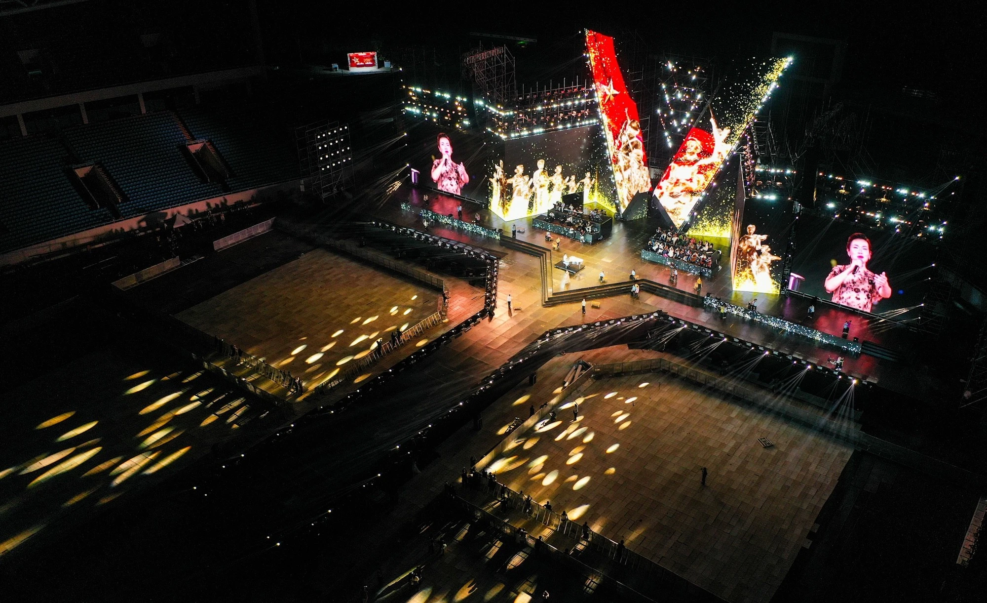 Chương trình nghệ thuật chính luận "Tổ quốc trong tim" của Báo Nhân Dân phối hợp với Thành phố Hà Nội tổ chức. (Ảnh: THÀNH ĐẠT)