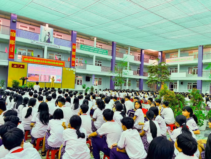 cong-an-phuong-long-truong-1.jpg