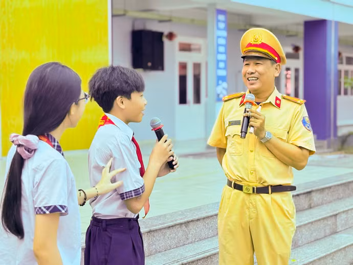 cong-an-phuong-long-truong.jpg
