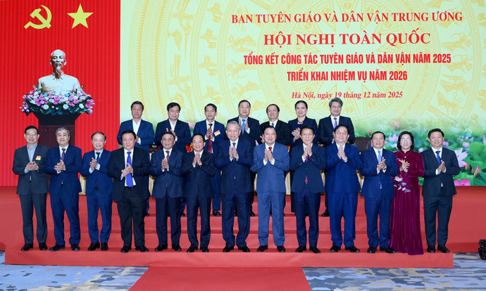 tong-bi-thu-to-lam-cac-dong-chi-lanh-dao-dang-nha-nuoc-va-cac-dai-bieu-du-hoi-nghi-tong-ket-cong-tac-tuyen-giao-va-dan-van-nam-2025-trien-khai-nhiem-vu-nam-2026-anh-dang-khoa.jpg