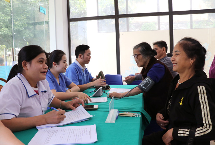 kham-kiem-tra-suc-khoe-mien-phi-cho-nguoi-dan-phuong-ha-giang-1-tuyen-quang-bi-anh-huong-sau-lu-lut-thang-10-vua-qua-anh-duc-tho-ttxvn.jpg