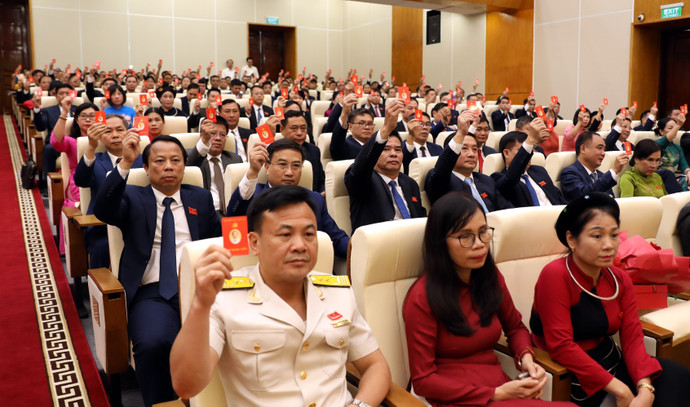 cac-dai-bieu-bieu-quyet-thong-qua-nghi-quyet-dai-hoi-anh-quang-cuong-ttxvn.jpg