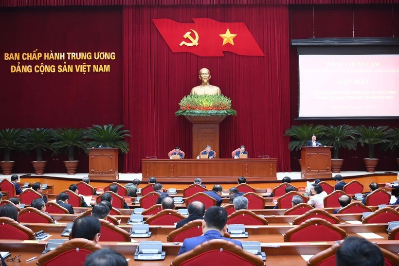 Quang cảnh cuộc gặp mặt thành viên các Tiểu ban Đại hội XIV của Đảng và Ban Chỉ đạo tổng kết 40 năm đổi mới. (Ảnh: ĐĂNG KHOA)