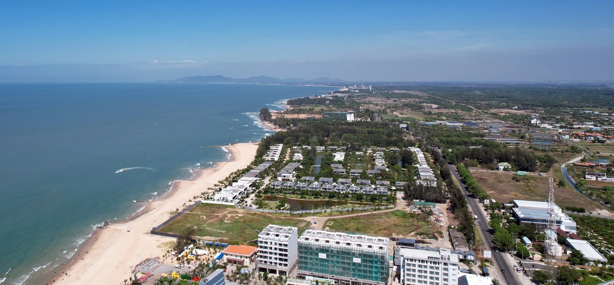 Một góc vùng biển Hồ Tràm với các khách sạn, khu nghỉ dưỡng hạng sang 