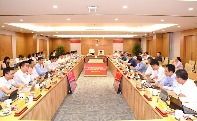 Toàn cảnh buổi làm việc.