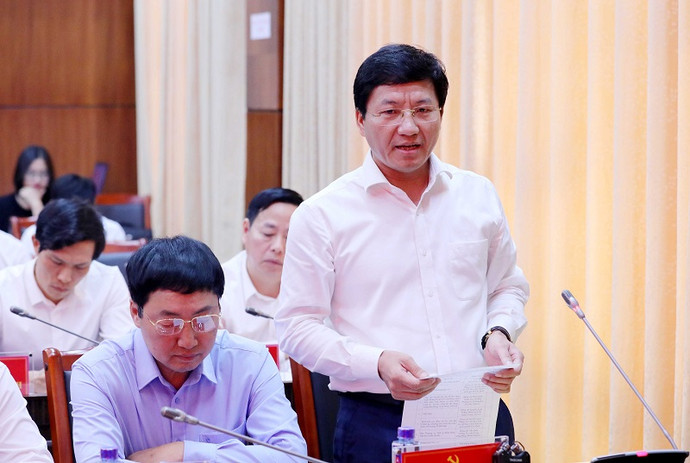 Đồng chí Mùa A Vảng, Ủy viên dự khuyết Trung ương Đảng, Bí thư Huyện ủy Điện Biên Đông đề xuất một số giải pháp tạo động lực phát triển du lịch, giáo dục và y tế.