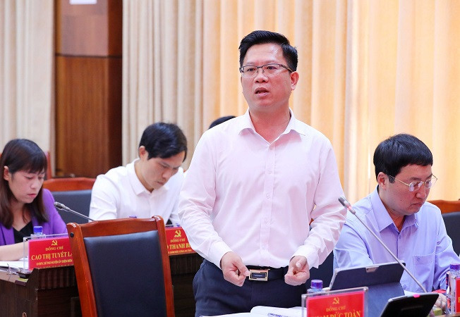 Đồng chí Phạm Đức Toàn, Phó Chủ tịch Thường trực Ủy ban nhân dân tỉnh đề xuất một số giải pháp, chính sách tháo gỡ khó khăn đặc thù giúp Điện Biên có điều kiện phát triển.