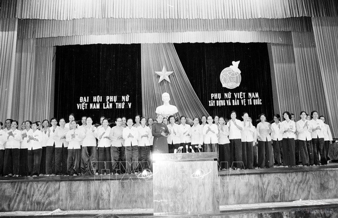 ban-chap-hanh-trung-uong-hoi-lien-hiep-phu-nu-khoa-v-ra-mat-dai-hoi-dai-bieu-phu-nu-toan-quoc-lan-thu-v-5-1982.jpg