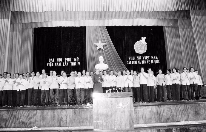 ban-chap-hanh-trung-uong-hoi-lien-hiep-phu-nu-khoa-v-ra-mat-dai-hoi-dai-bieu-phu-nu-toan-quoc-lan-thu-v-5-1982.jpg