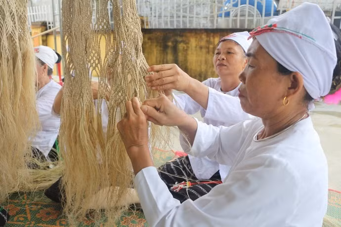 dan-vong-gai-la-nghe-truyen-thong-cua-nguoi-dan-toc-tho-tai-nghe-an.jpg
