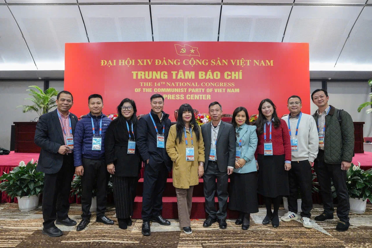 Đội ngũ phóng viên Báo Nhân Dân tác nghiệp tại Đại hội Đại biểu toàn quốc lần thứ XIV của Đảng.