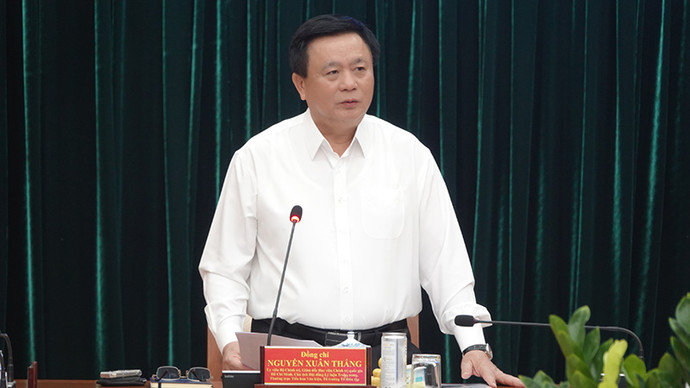 Đồng chí Nguyễn Xuân Thắng, Ủy viên Bộ Chính trị, Giám đốc Học viện Chính trị Quốc gia Hồ Chí Minh, Chủ tịch Hội đồng Lý luận Trung ương, Thường trực Tiểu ban Văn kiện phát biểu tại buổi làm việc.