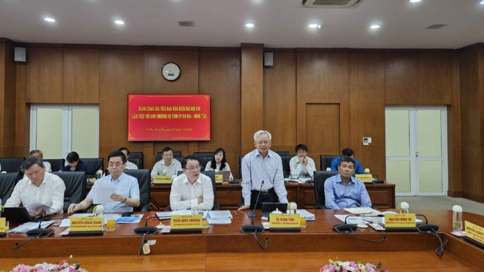 Đồng chí Tạ Ngọc Tấn thành viên Đoàn công tác phát biểu tại hội nghị.