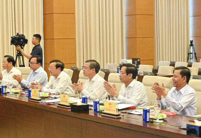 Ban Thường vụ Thành ủy Cần Thơ, Tỉnh ủy Hậu Giang, Tỉnh ủy Sóc Trăng và các đại biểu dự buổi làm việc.