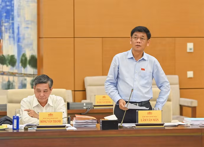 Bí thư Tỉnh ủy Sóc Trăng Lâm Văn Mẫn báo cáo tại buổi làm việc.