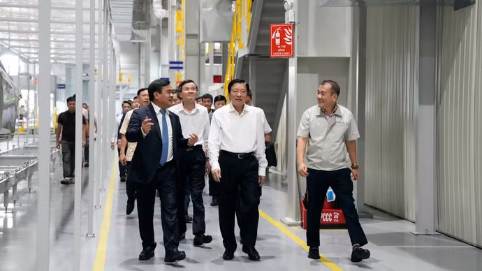 Đoàn công tác Tiểu ban Văn kiện Đại hội XIV của Đảng đi khảo sát thực tế tại Nhà máy sản xuất, lắp ráp ô-tô Hyundai Thành Công số 2.