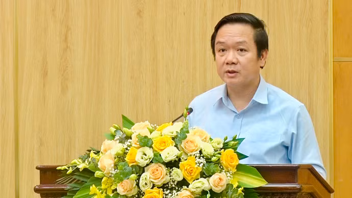 Chủ tịch Ủy ban nhân dân tỉnh Ninh Bình Phạm Quang Ngọc phát biểu tại buổi làm việc.